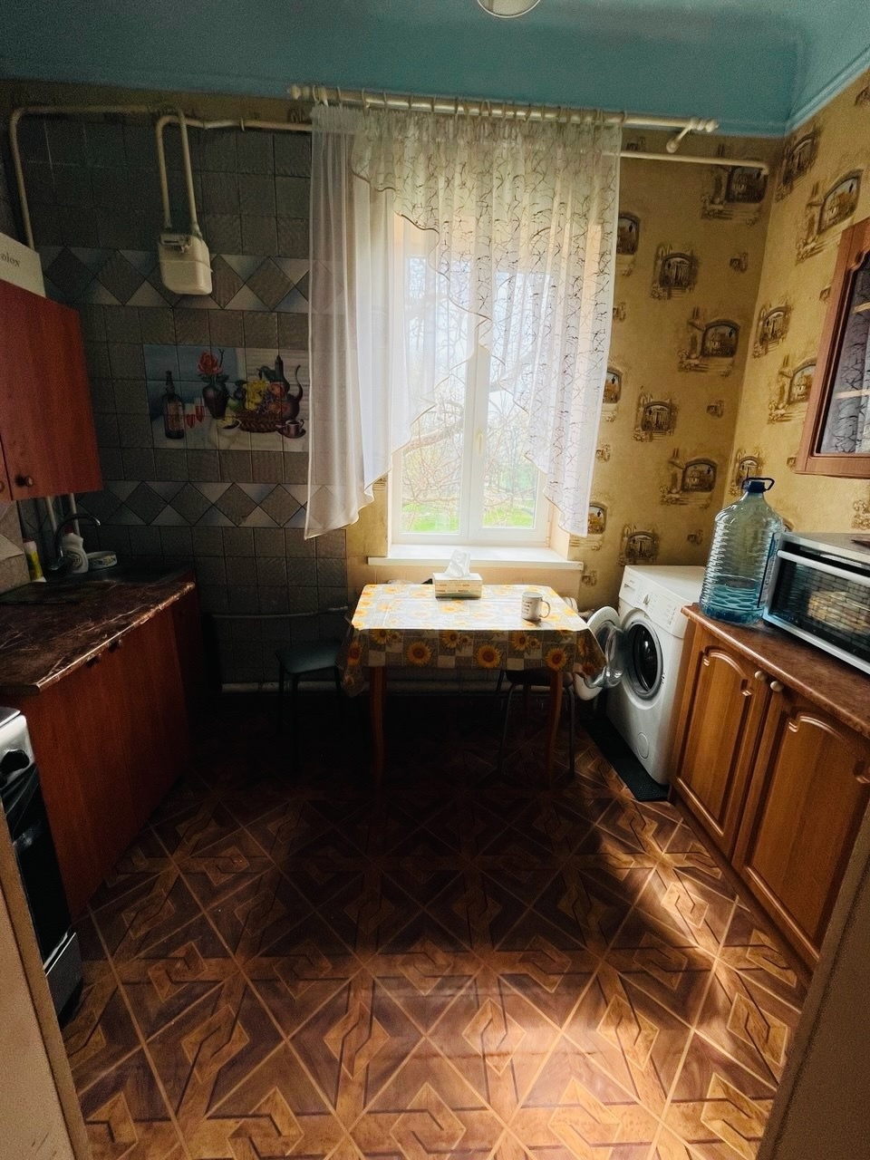 ✅Продаётся 3х квартира Городок Щорса , центр города . 2/2 , ж/ б перекрытия, площадь 52 м2, окна пластиковые, счётчики , колонка на горячую воду, мебель остаётся . . Удобное место расположения , школа рядом, рынок и вся необходимая инфраструктура . Цена 3 900 000р./ торг +79591188251 Максим Срочно ‼️‼️‼️...