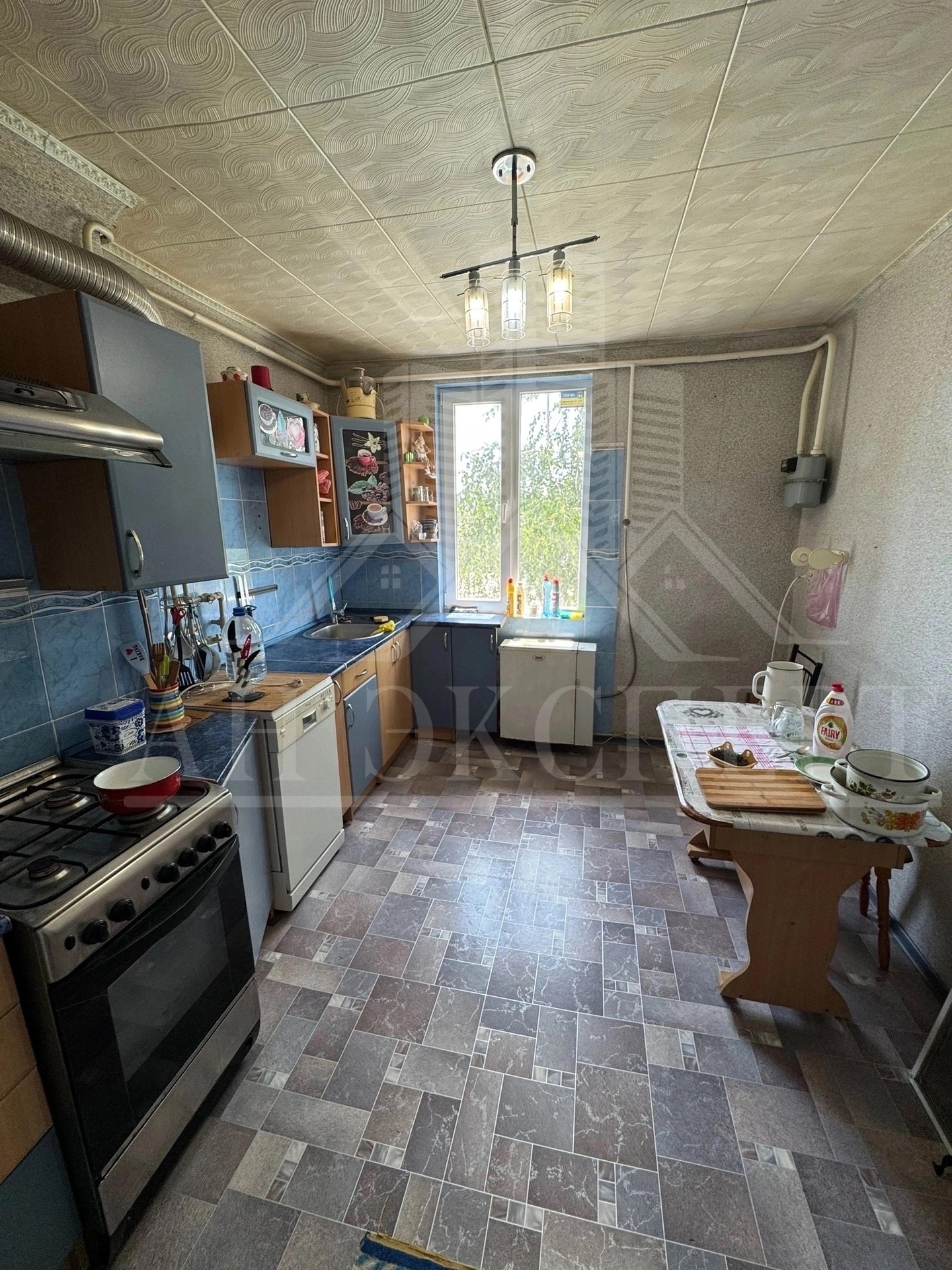 Продам 2-комнатную квартиру с двумя гаражами
📍 Адрес: г. Стаханов ул. Сажевая, д. 29
Этаж: 2/2. Крыша перекрыта, дом сухой и тёплый.
Документы полнос...